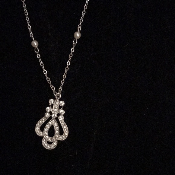 Lc Lauren Conrad silver necklace with design - Picture 2 of 3